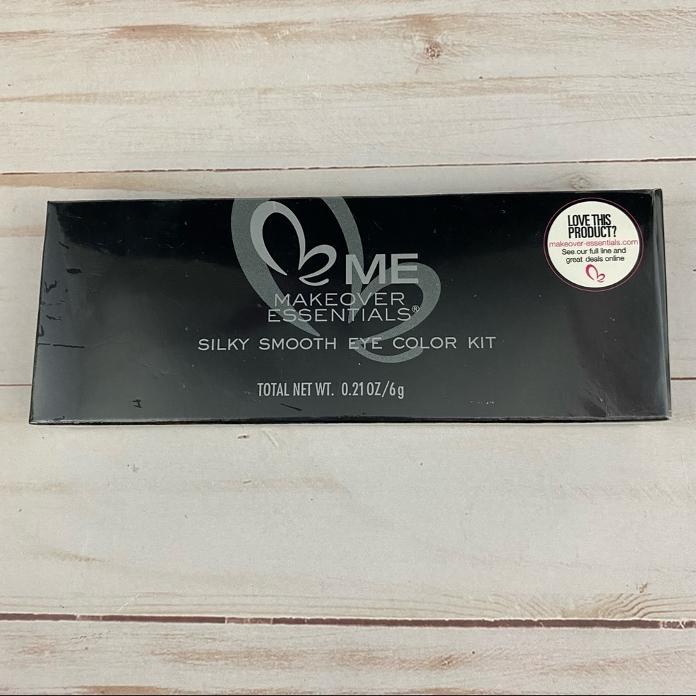 ME Makeover Essentials Silky Smooth Eye Color Kit Sealed